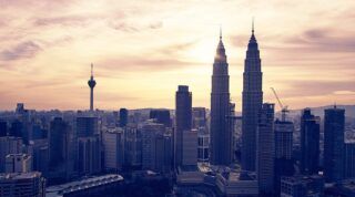 ¿Cómo evitar las colas en las Torres Petronas? Consejos 2026 🎟️