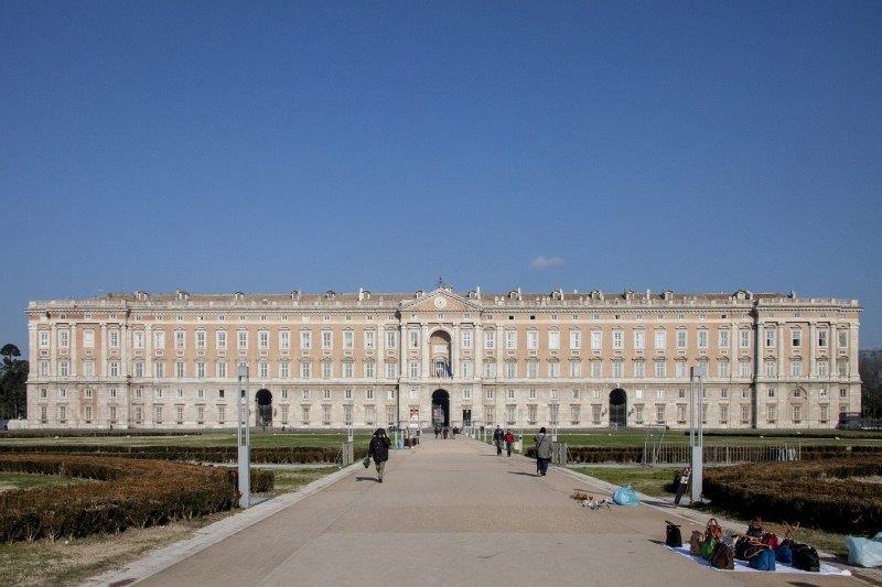 Jardines del Palacio Real de Caserta y canal central