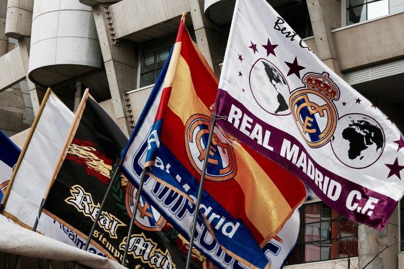 Entrada sin colas al estadio Santiago Bernabéu, fachada principal