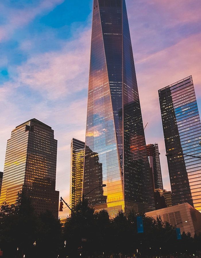 Zona baja y lecho rocoso del One World Observatory