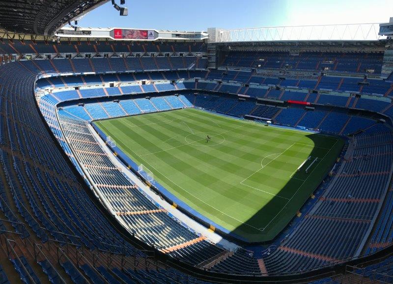 Zona alta del estadio Santiago Bernabéu con vistas al césped