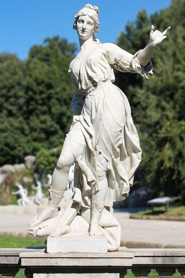 Parque y fuentes del Palacio Real de Caserta con la gran cascada