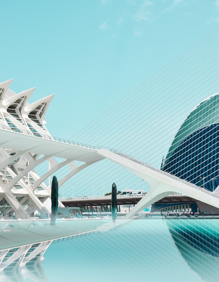 Restaurante submarino del Oceanográfico de Valencia rodeado de vida marina