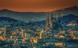 ¿Cómo evitar colas en la Sagrada Familia de Barcelona? Consejos 2026 🎟️🇪🇸