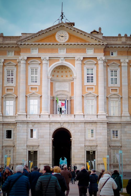 Fachada principal del Palacio Real de Caserta