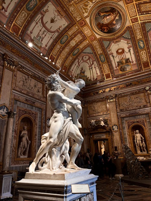 Elegante sala interior barroca de la Galería Borghese