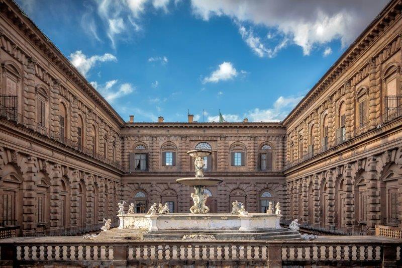 Interior del Palacio Pitti con decoración de época Medici